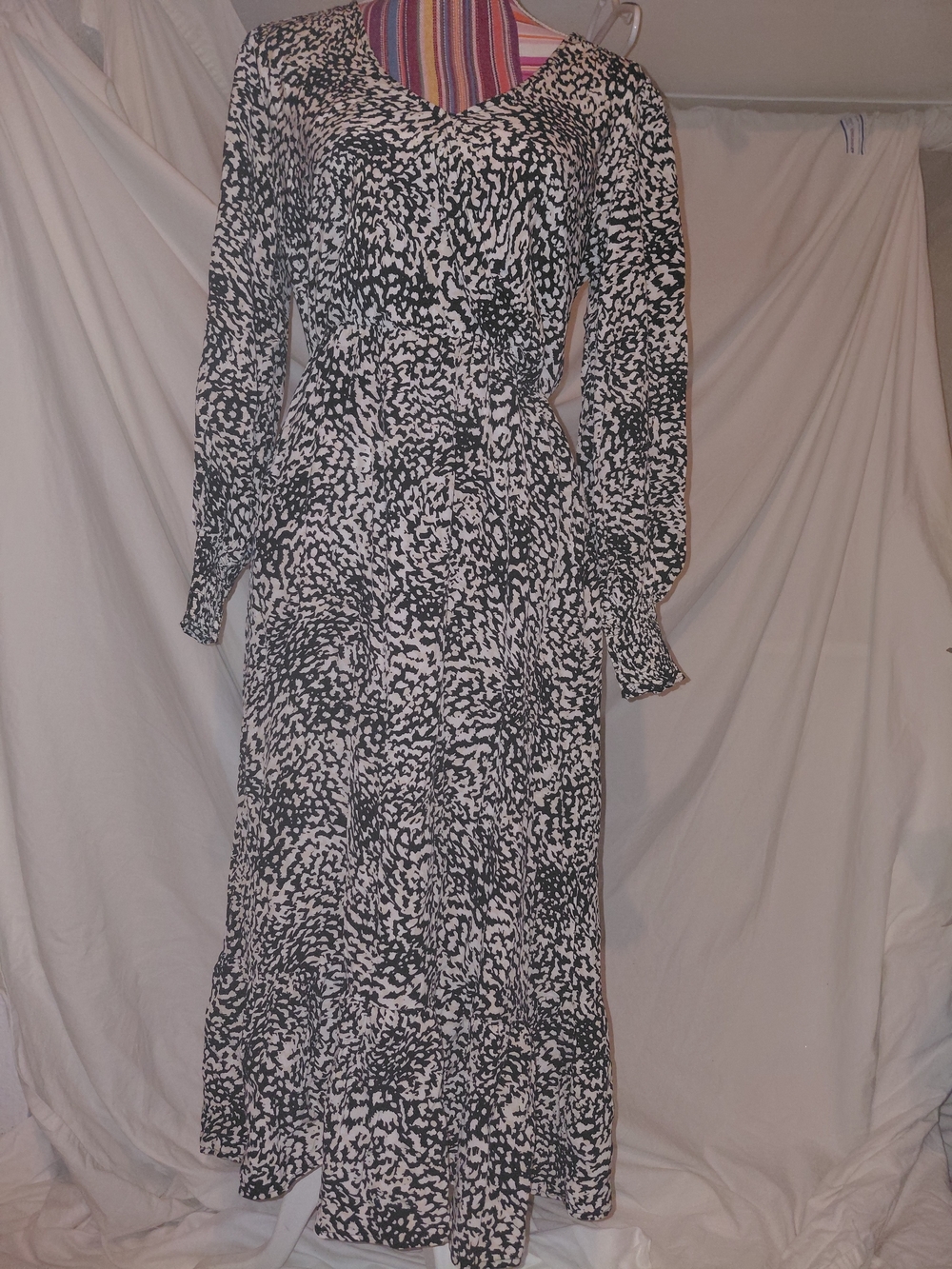 Time and Tru Black and White Printed Long Sleeve Maxi Dress